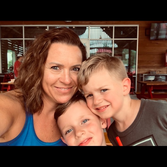 Meet your Posher, Leslee - Picture 3 of 4